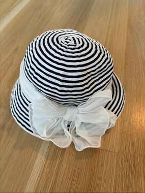Grevi Little Girl’s Navy and White Striped Sun Hat with White Bow